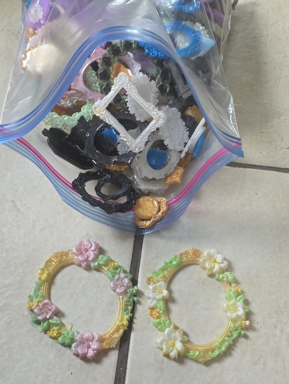 Large Lot - Mix Of All Size Frames For Pictures/ Art Projects Large Ziplock Bag